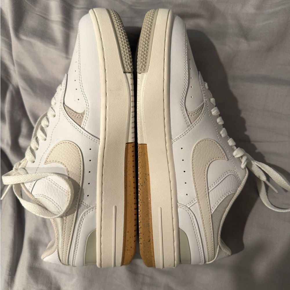 Nike Gamma Force Sneakers in White, Phantom Bone & Sand Drift, Size US Women 9 - Picture 4 of 7